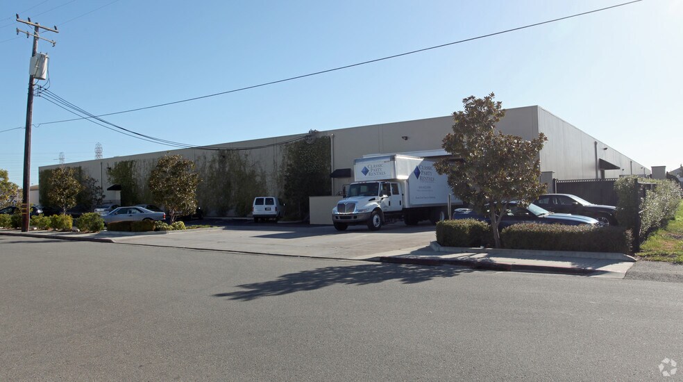 1755 Rollins Rd, Burlingame, CA à louer - Photo de l’immeuble – Image 2 sur 22