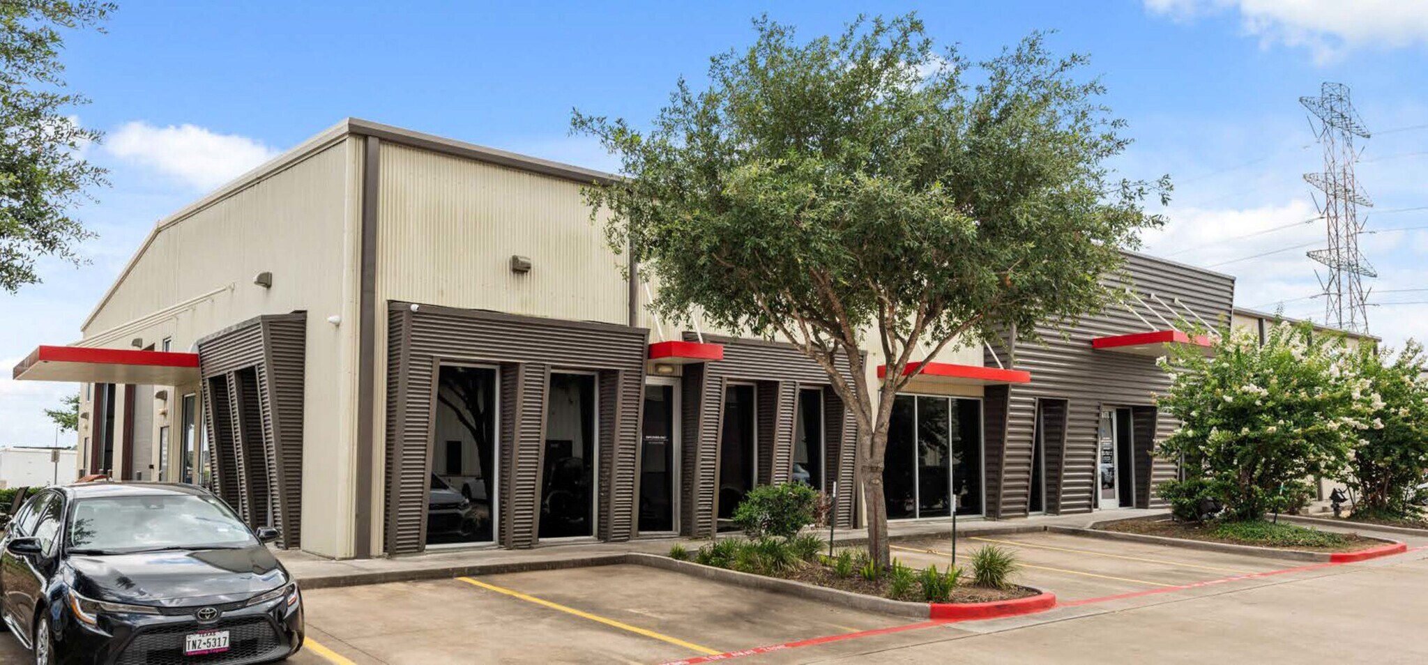 701 S Persimmon St, Tomball, TX à louer Photo de l’immeuble– Image 1 sur 10