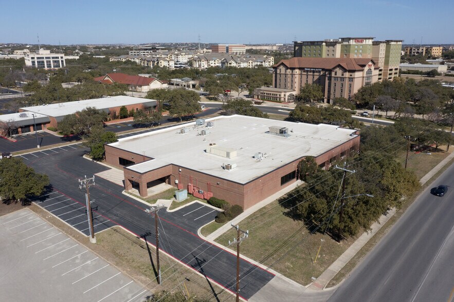 18503 Sigma Rd, San Antonio, TX à louer - Photo de l’immeuble – Image 1 sur 15