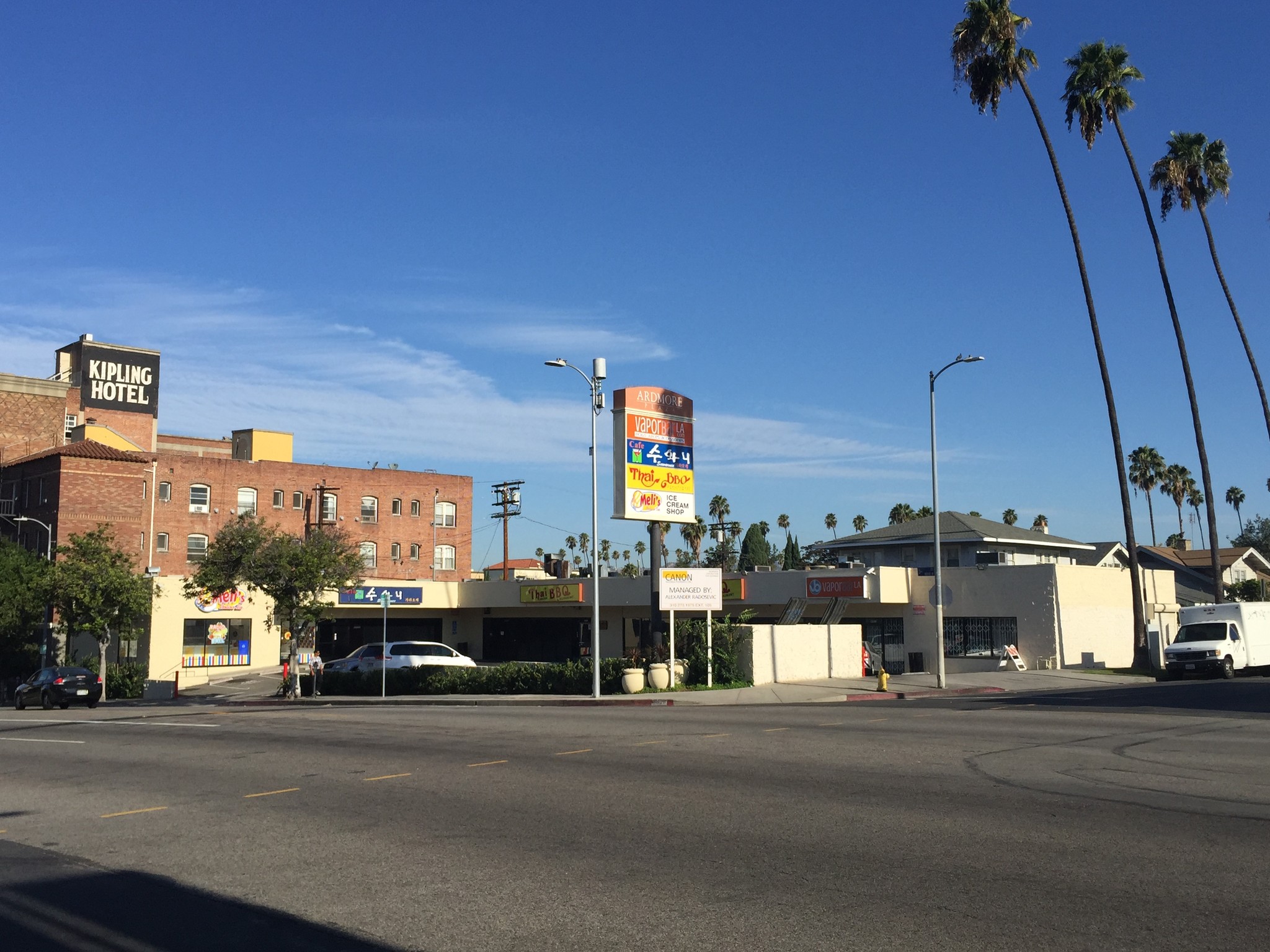 4051 W 3rd St, Los Angeles, CA à louer Photo de l’immeuble– Image 1 sur 5