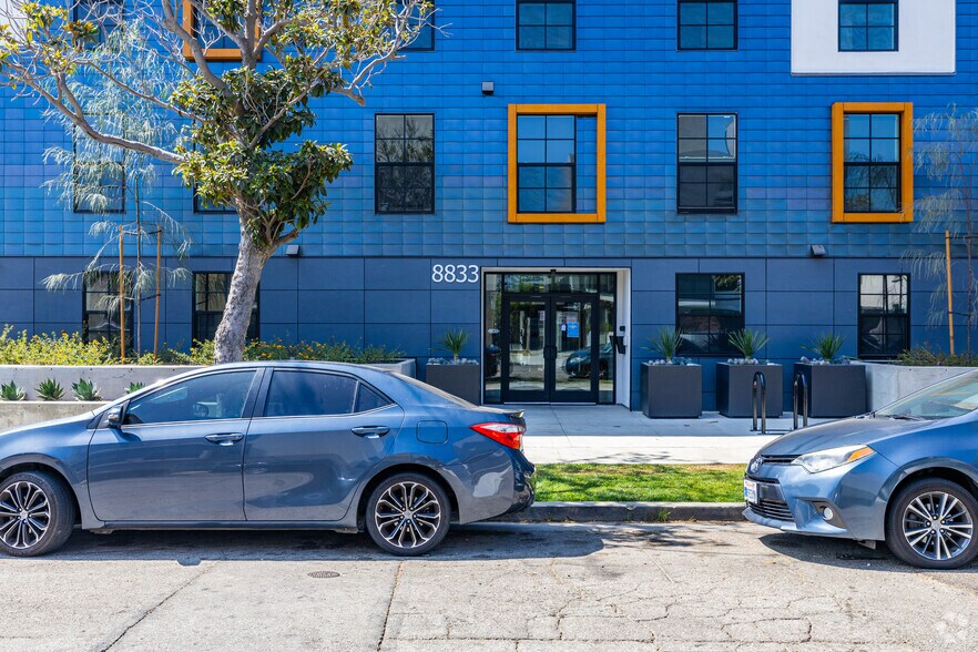 8833 Reading Ave, Los Angeles, CA à vendre - Hall d’entrée – Image 3 sur 3