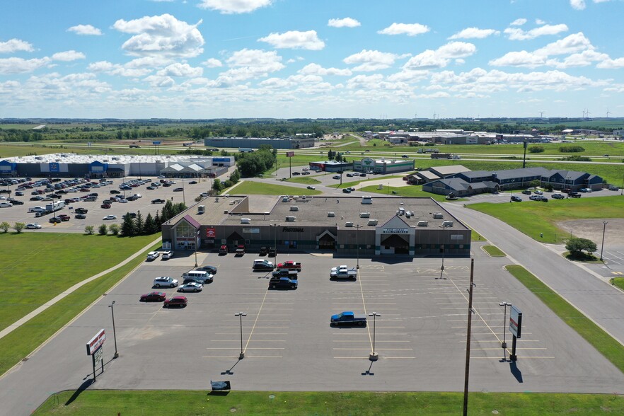 1225 Timberlane Dr, Sauk Centre, MN à vendre - Photo de l’immeuble – Image 2 sur 9