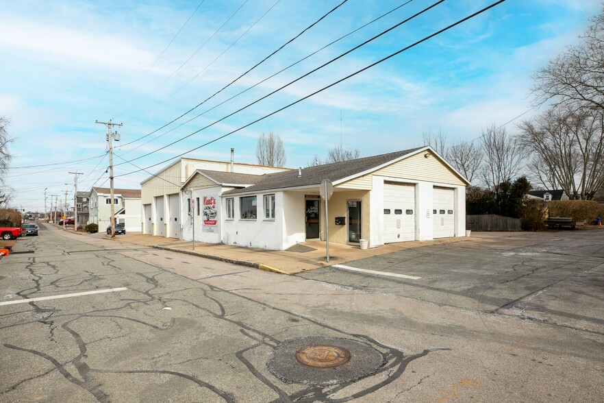 27 Halsey St, Newport, RI à vendre - Photo de l’immeuble – Image 1 sur 18