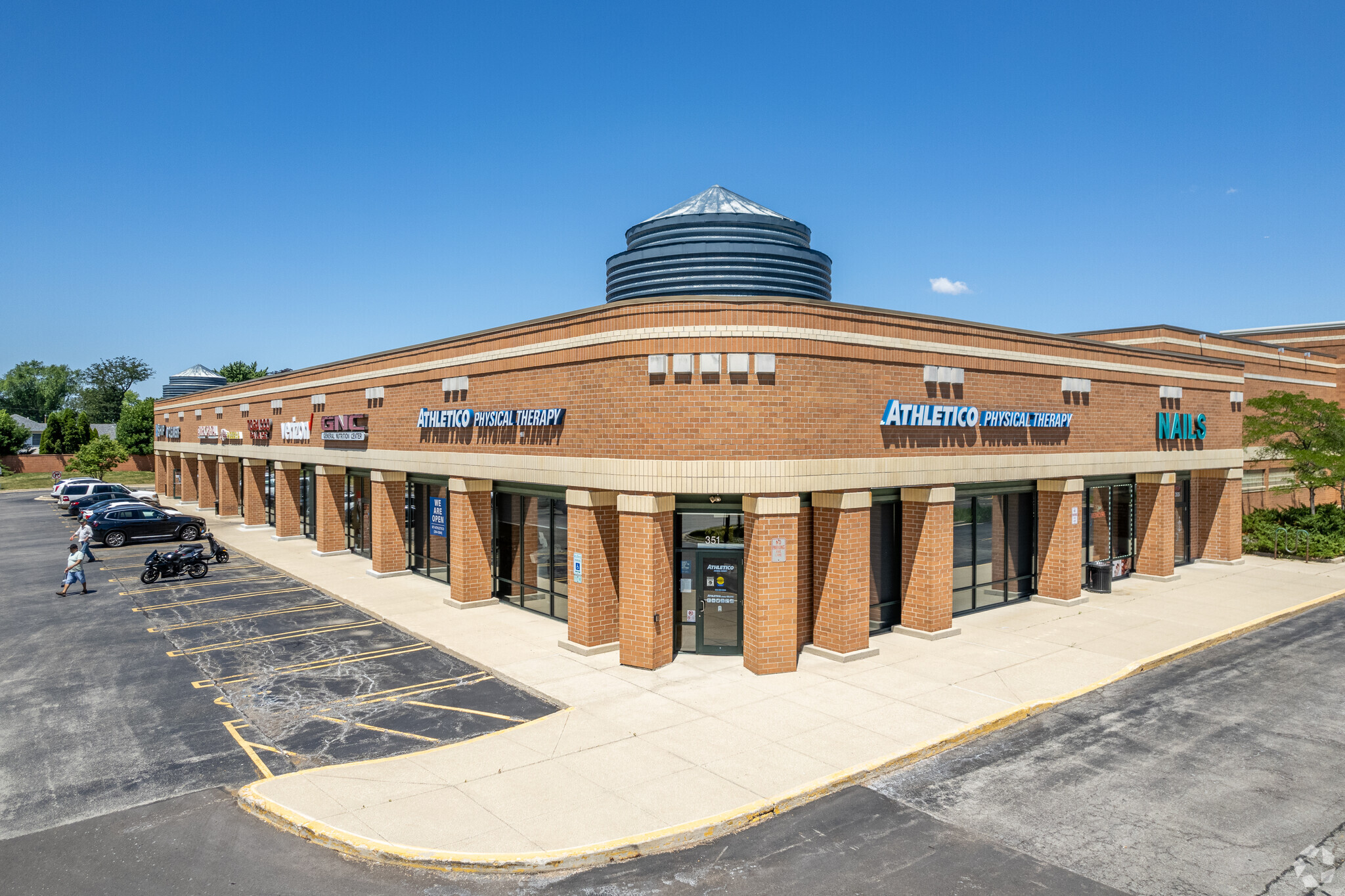 335-411 E Geneva Rd, Carol Stream, IL à louer Photo de l’immeuble– Image 1 sur 13