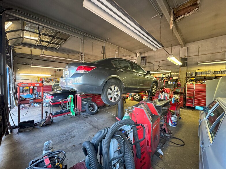 2048 S Orchard Dr, Bountiful, UT à vendre - Photo de l’immeuble – Image 3 sur 5