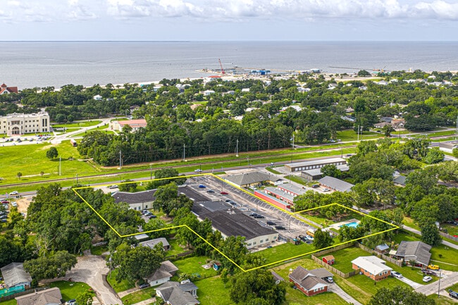 Plus de détails pour 522 E Railroad St, Long Beach, MS - Logement aux enchères