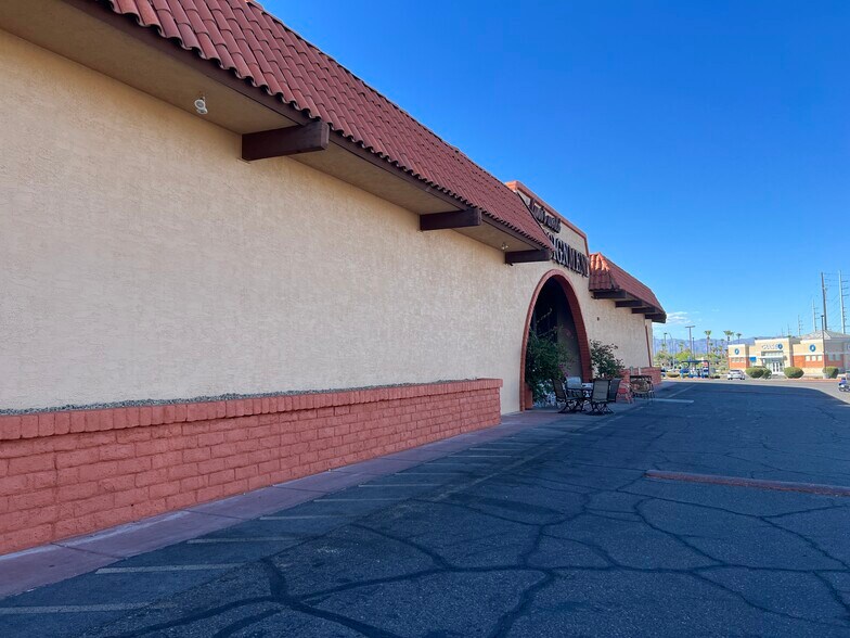4995 S Eastern Ave, Las Vegas, NV à louer - Photo de l’immeuble – Image 3 sur 7