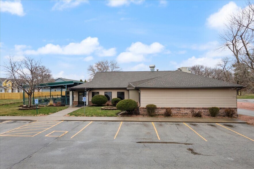 1207 S 35th St, Council Bluffs, IA à vendre - Photo de l’immeuble – Image 2 sur 14
