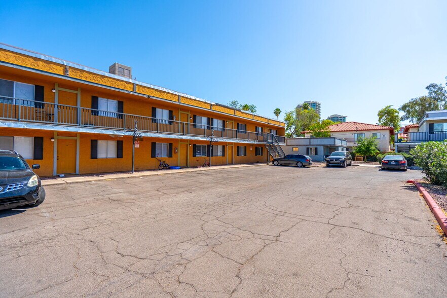 Heart of Tempe | 33-Units portefeuille de 2 biens à vendre sur LoopNet.fr - Photo de l’immeuble – Image 3 sur 21