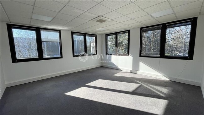 Plus de détails pour 63 Rue D'Emerainville, Croissy-Beaubourg - Bureau à louer