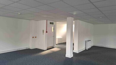 8-9 High St, Marlborough à louer Photo intérieure– Image 2 sur 2