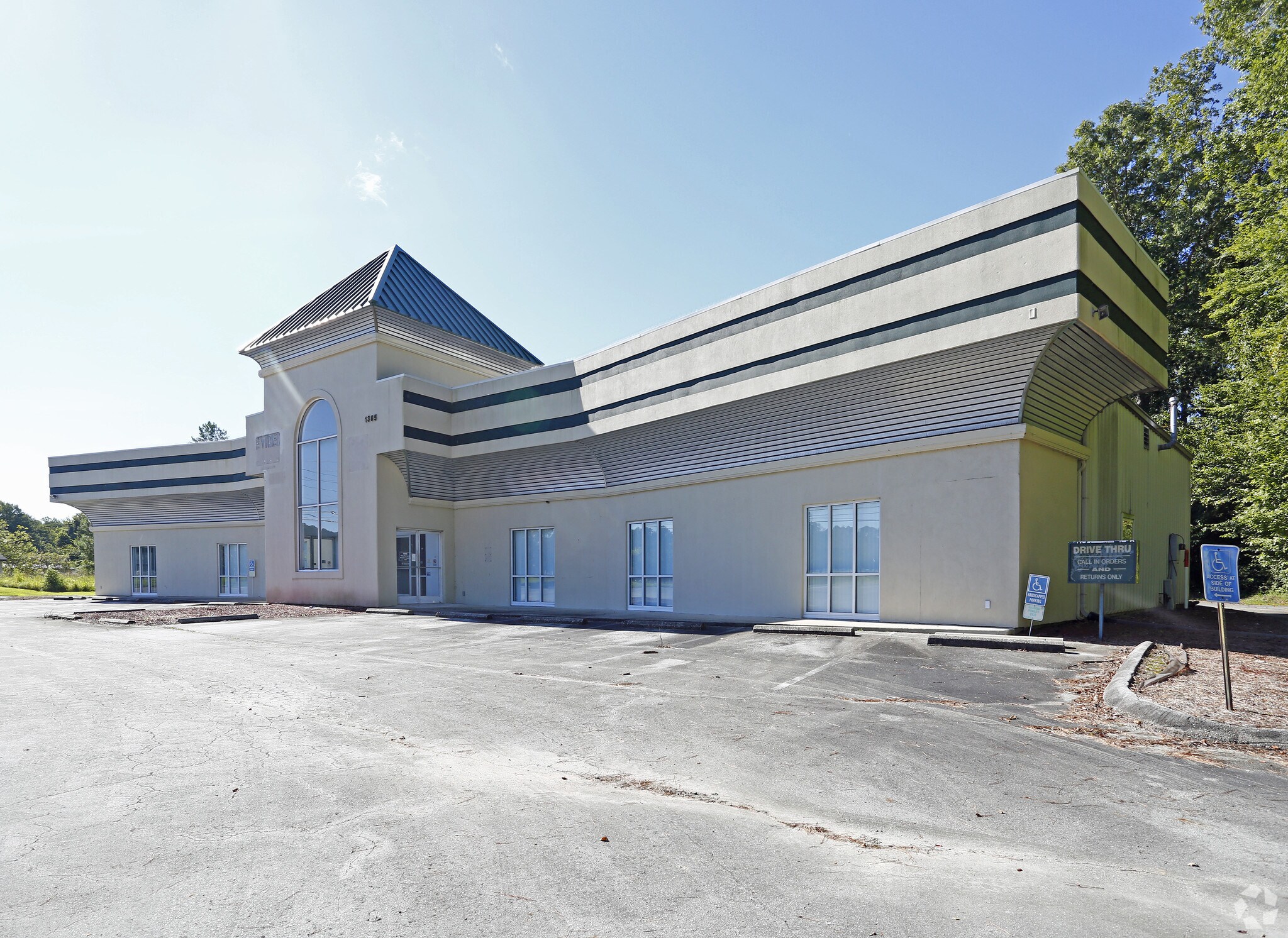 1385 John Small Ave, Washington, NC à louer Photo principale– Image 1 sur 84