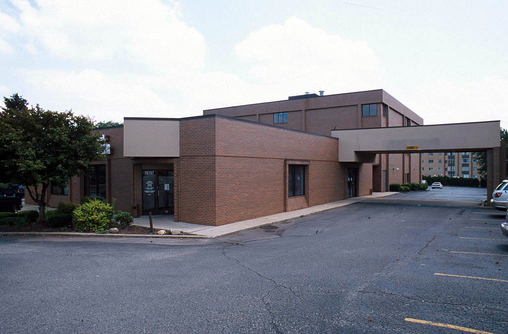 25757-25761 Lorain Rd, North Olmsted, OH à louer Photo de l’immeuble– Image 1 sur 8
