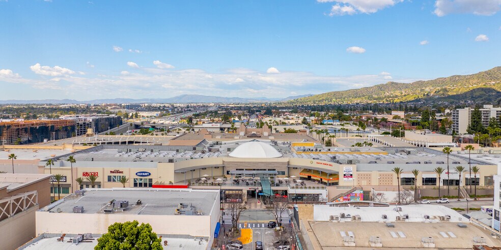 201 E Magnolia Blvd, Burbank, CA à louer - Photo de l’immeuble – Image 3 sur 5
