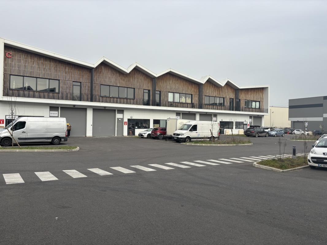 Local d’activités dans Montmagny à louer Photo de l’immeuble– Image 1 sur 39