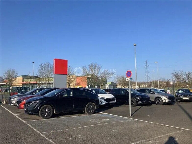 Local commercial dans Varennes-Vauzelles à louer - Photo de l’immeuble – Image 2 sur 6