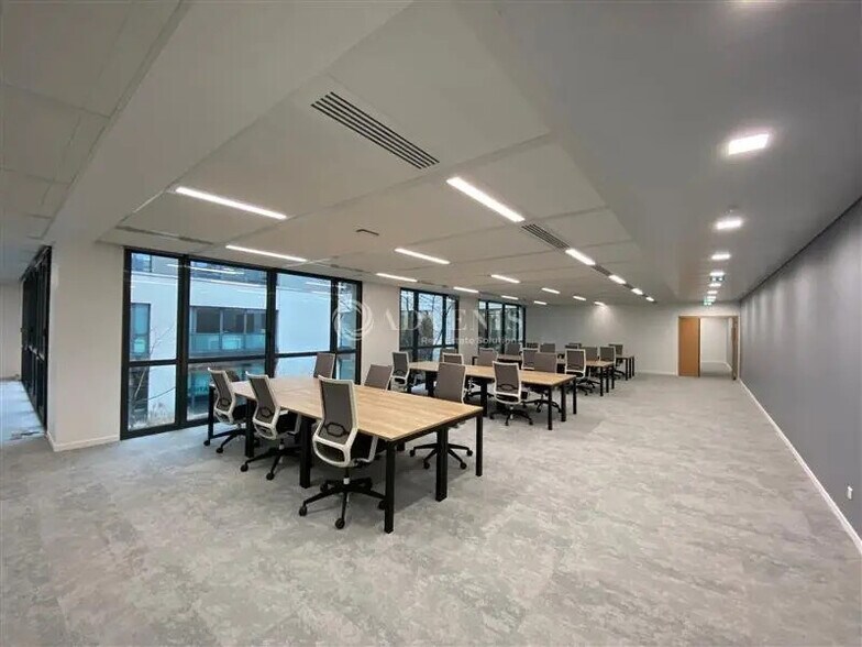 Bureau dans Maisons-Alfort à louer - Photo de l’immeuble – Image 1 sur 6