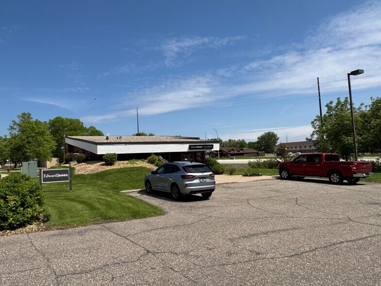 2110 9th St E, Glencoe, MN à louer - Photo de l’immeuble – Image 2 sur 8