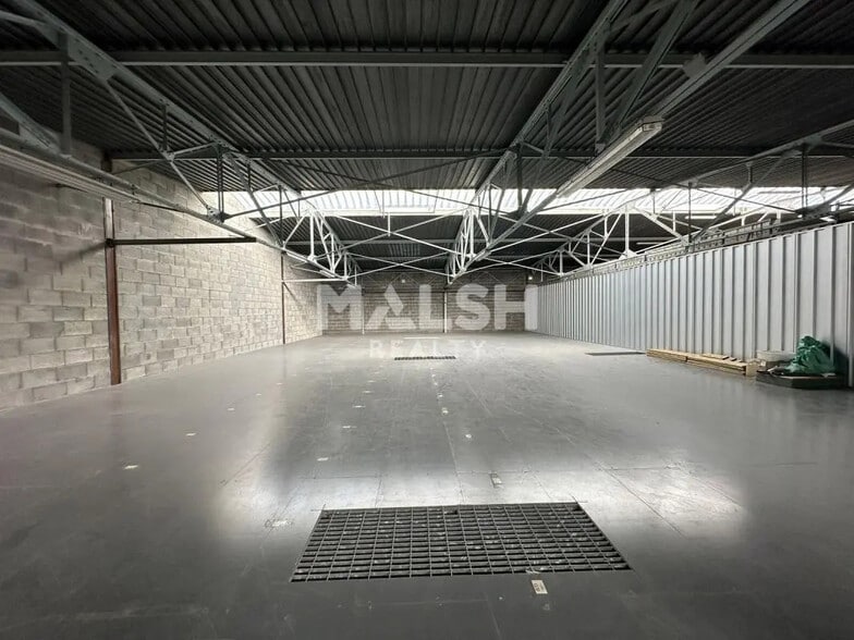 Local d’activités dans Caluire-et-Cuire à louer - Photo de l’immeuble – Image 3 sur 5