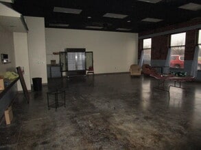 1325 N Main St, Adrian, MI à louer Photo intérieure– Image 1 sur 4