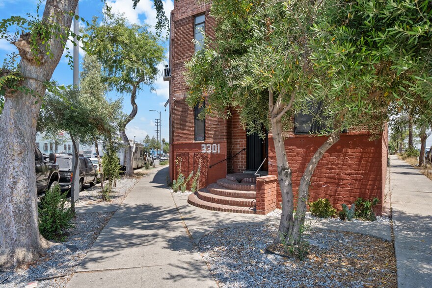 3301 E 14th St, Los Angeles, CA à vendre - Photo de l’immeuble – Image 3 sur 20
