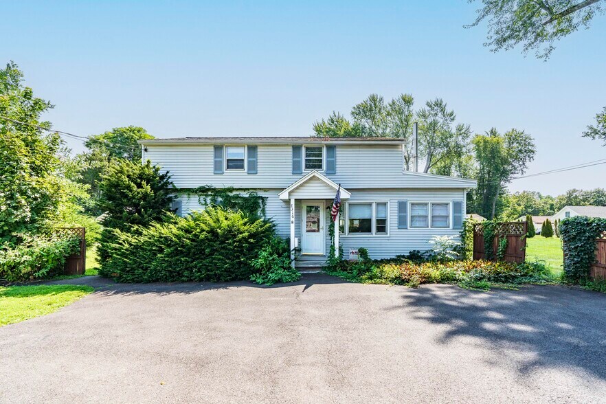 7316 S Broadway, Red Hook, NY à vendre - Photo de l’immeuble – Image 2 sur 5