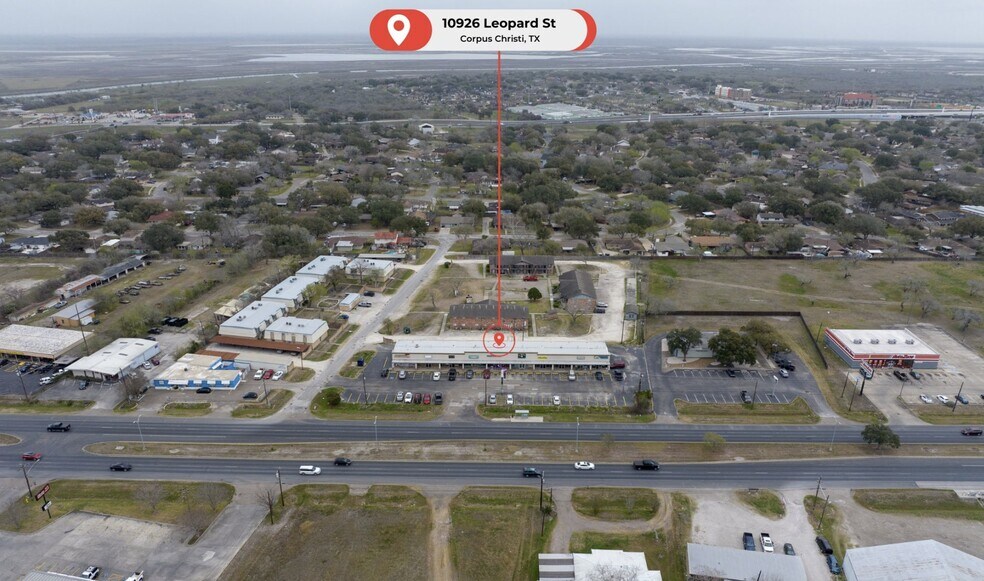 10926 Leopard St, Corpus Christi, TX à louer - Photo de l’immeuble – Image 1 sur 7