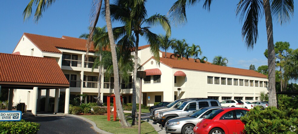 801 Anchor Rode Dr, Naples, FL à louer - Photo de l’immeuble – Image 3 sur 27