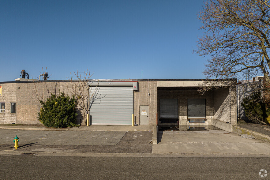 320 Buffalo Ave, Freeport, NY à vendre - Photo de l’immeuble – Image 2 sur 5