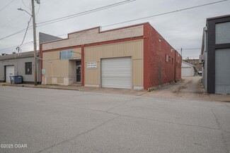 Plus de détails pour 115 W McCord St, Neosho, MO - Local d’activités à vendre