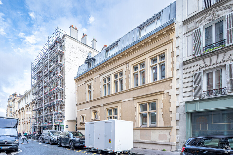 12 Rue Laugier, Paris à louer - Photo de l’immeuble – Image 2 sur 2