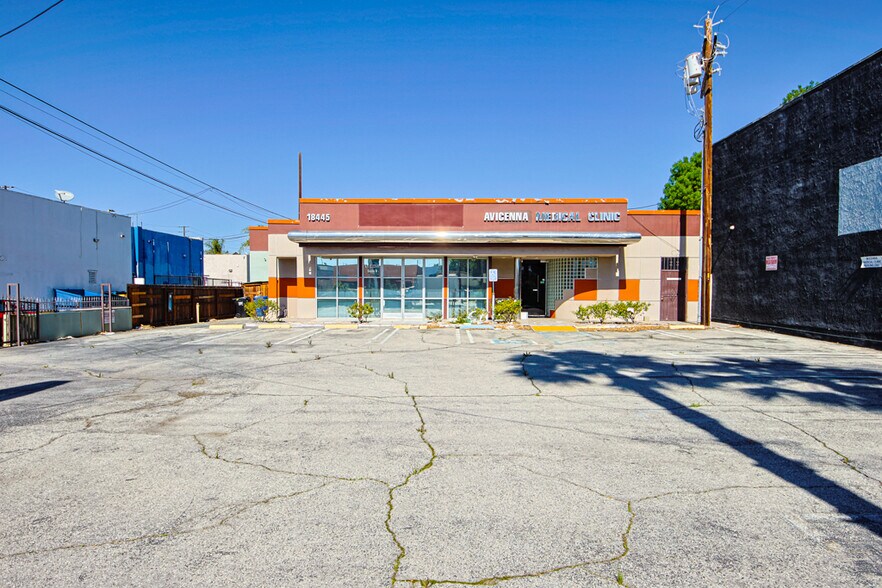 18445 Vanowen St, Reseda, CA à vendre - Photo de l’immeuble – Image 3 sur 15