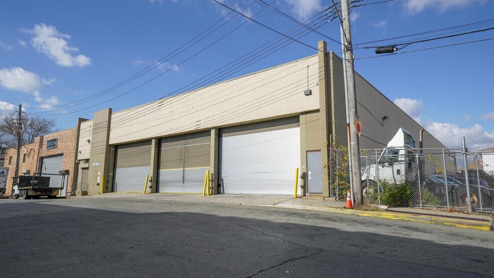 167-17 146th Rd, Jamaica, NY à louer - Photo de l’immeuble – Image 3 sur 5