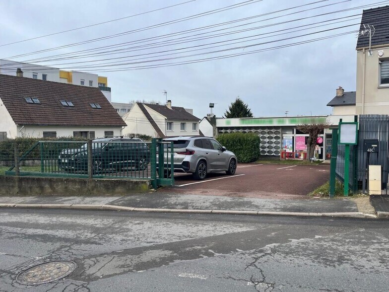 Bureau dans Osny à vendre - Photo de l’immeuble – Image 2 sur 10