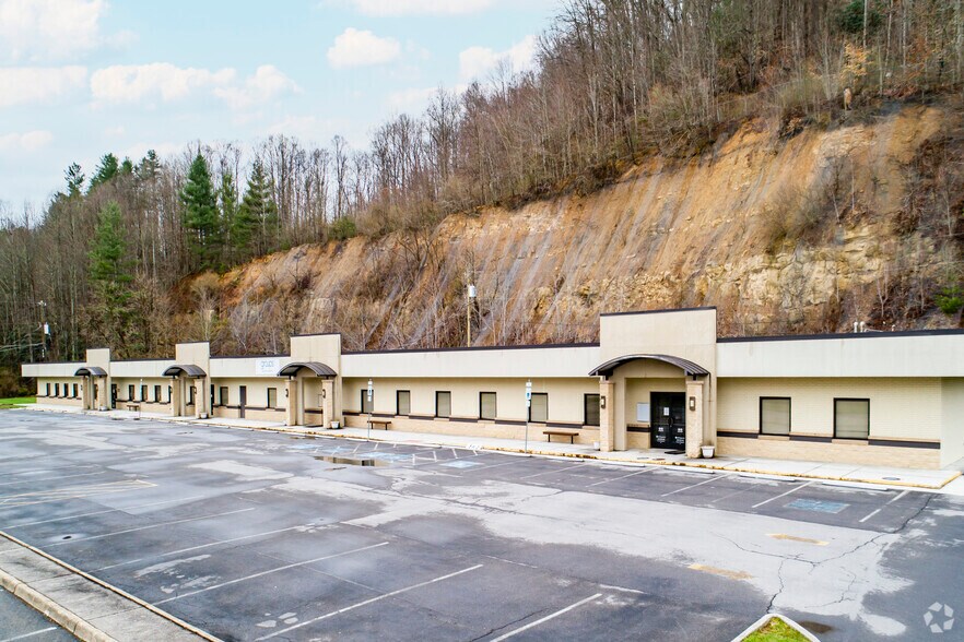 280 Virginia Ave NE, Norton, VA à louer - Photo de l’immeuble – Image 2 sur 22