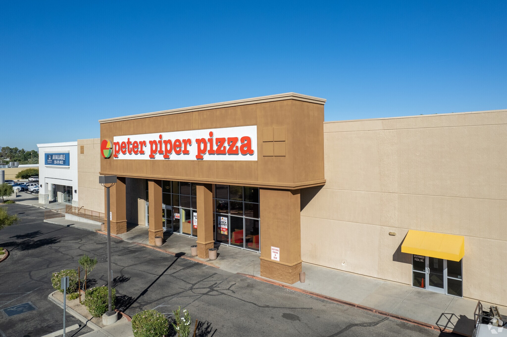 5925 E Broadway Blvd, Tucson, AZ à louer Photo principale– Image 1 sur 11