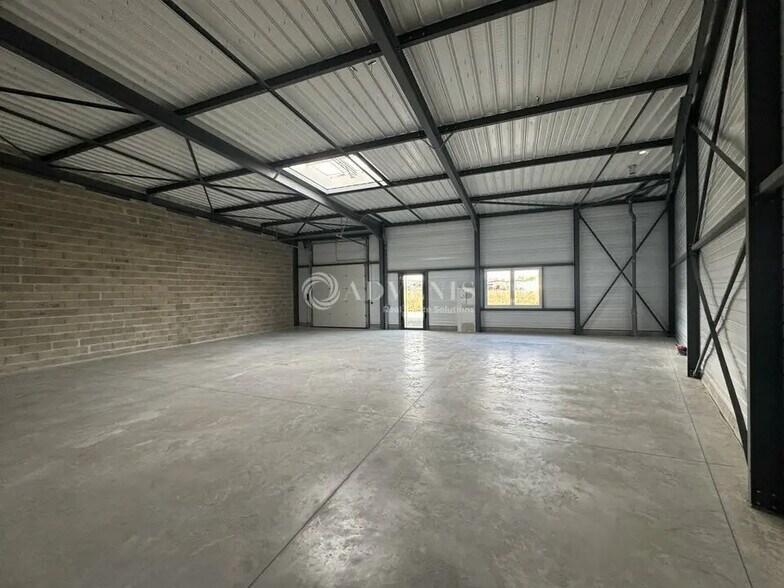 Local d'activités dans à vendre - Photo intérieure – Image 2 sur 7