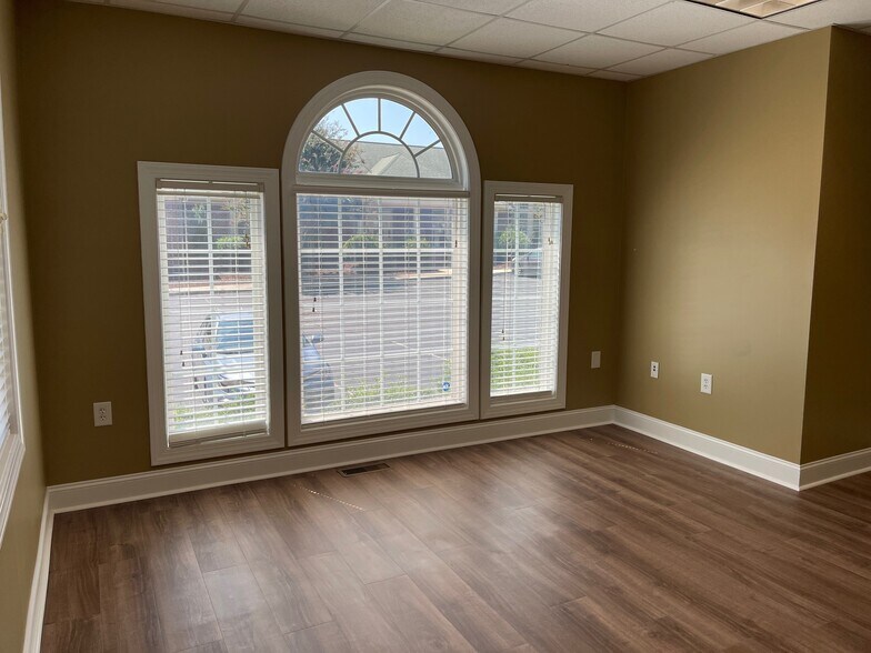 2977 Crouse Ln, Burlington, NC à louer - Photo intérieure – Image 1 sur 12