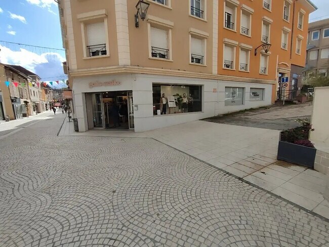 Plus de détails pour Local commercial à vendre