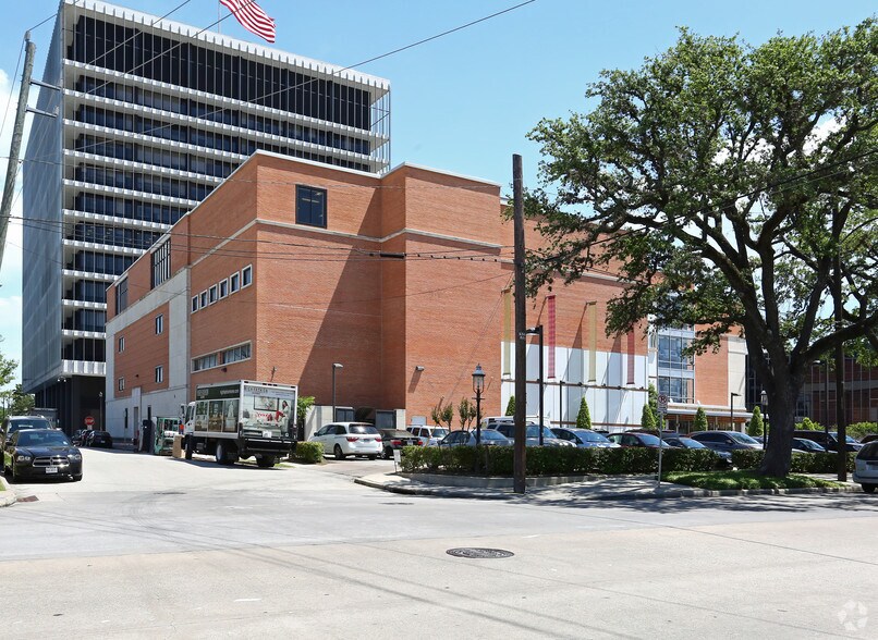 3100 Travis St, Houston, TX à vendre - Photo de l’immeuble – Image 2 sur 4