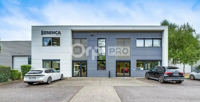 Plus de détails pour Local d'activités à louer