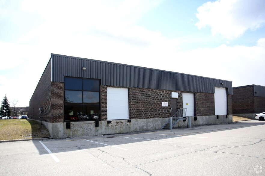 6354 Viscount Rd, Mississauga, ON à louer - Photo de l’immeuble – Image 3 sur 5
