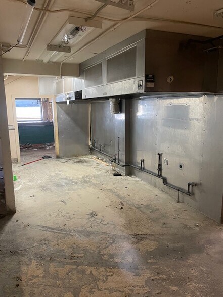 1801 Massachusetts St, Lawrence, KS à vendre - Photo intérieure – Image 2 sur 12
