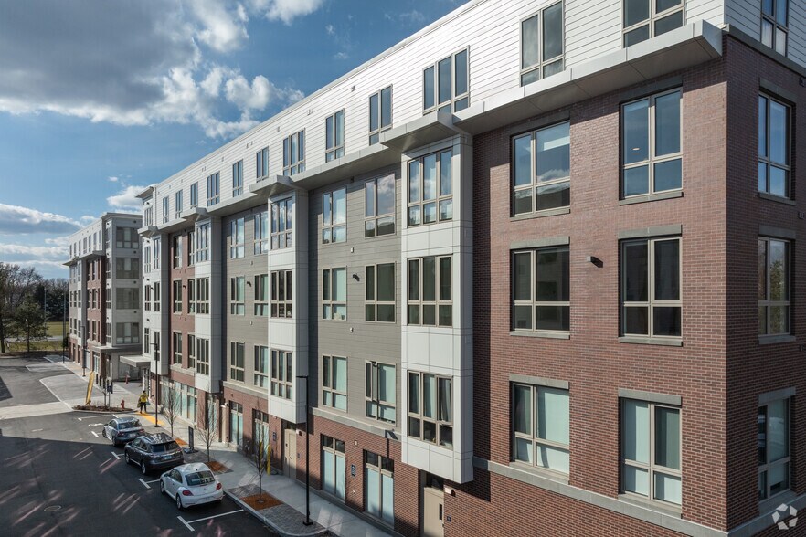 2 Los Angeles St, Newton, MA à louer - Photo de l’immeuble – Image 3 sur 37