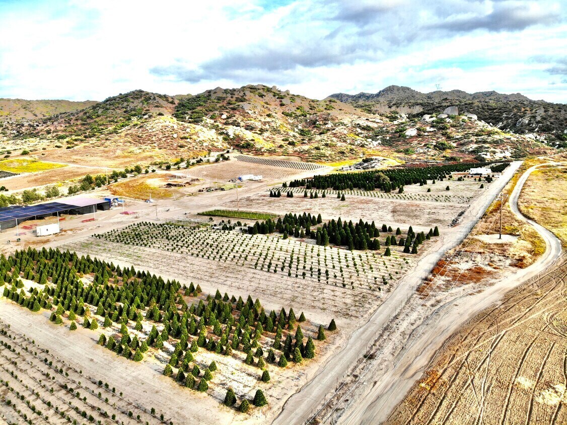 Terrain dans Nuevo, CA à vendre Aérien– Image 1 sur 36