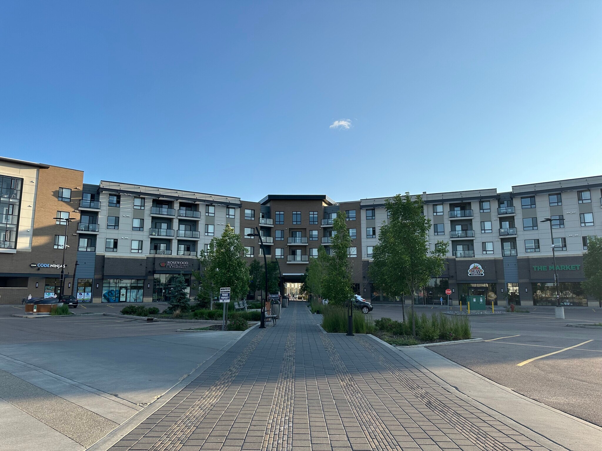 2021 Sherwood Dr, Sherwood Park, AB à louer Photo de l’immeuble– Image 1 sur 14