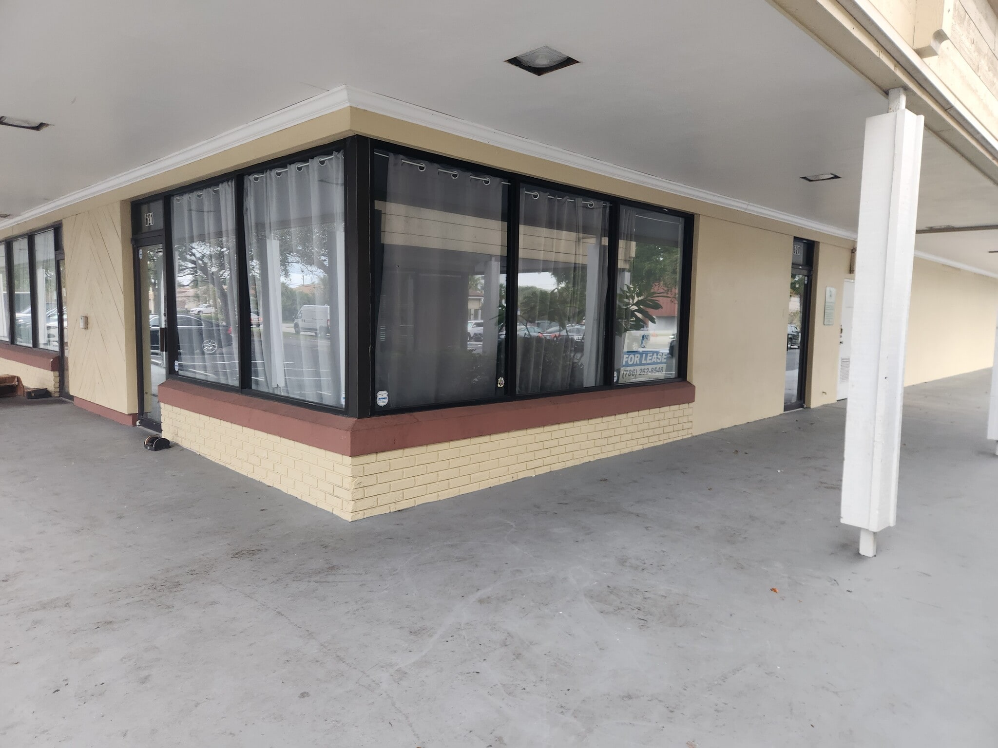 601-623 E Atlantic Blvd, Pompano Beach, FL à louer Photo intérieure– Image 1 sur 6