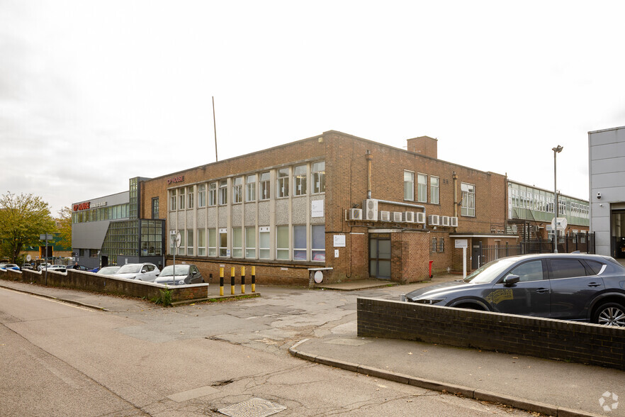 Otterspool Way, Watford à louer - Photo de l’immeuble – Image 2 sur 2