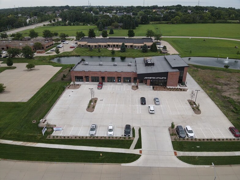 8700 Thomas Ave, Johnston, IA à louer - Photo de l’immeuble – Image 3 sur 7