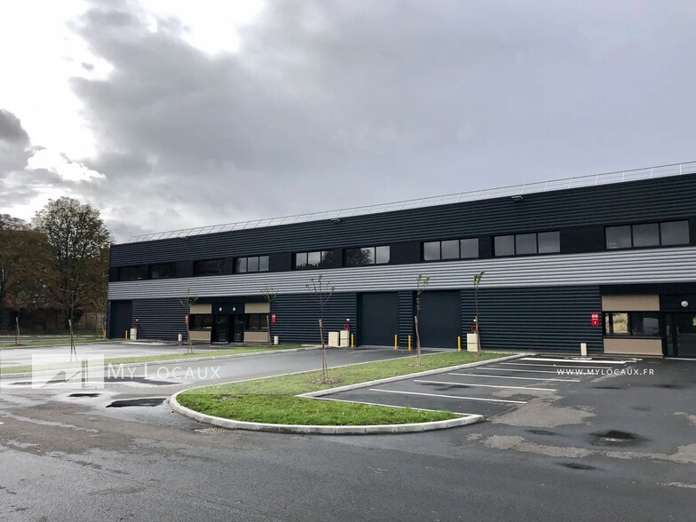 Local d’activités dans Aulnay-sous-Bois à louer - Photo de l’immeuble – Image 2 sur 8